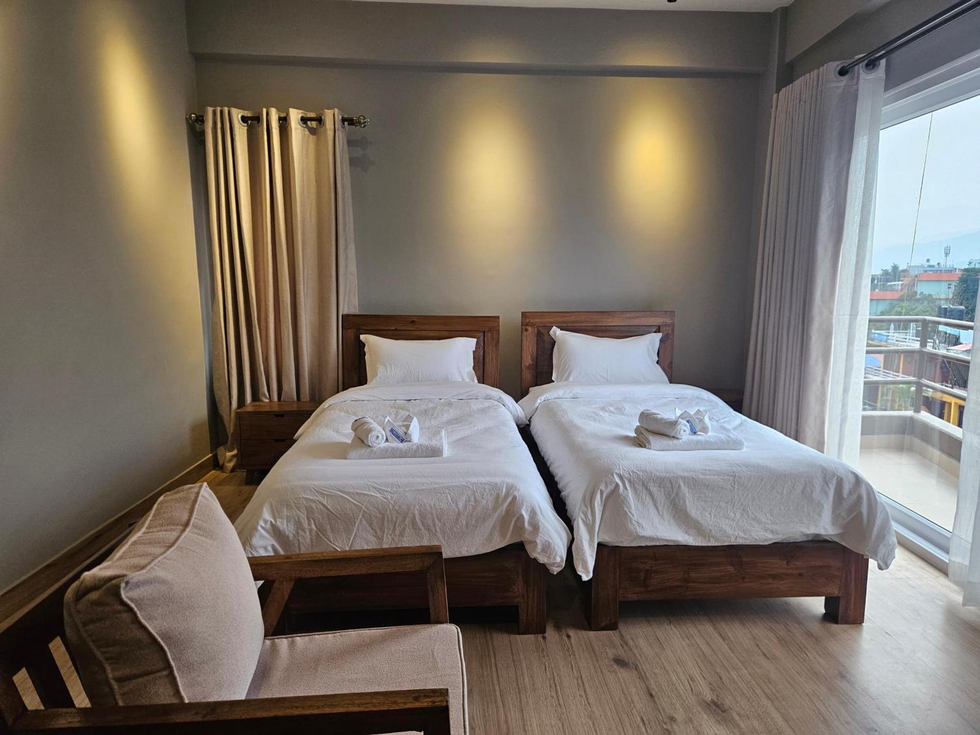 Hotel Blossom Pokhara Kültér fotó