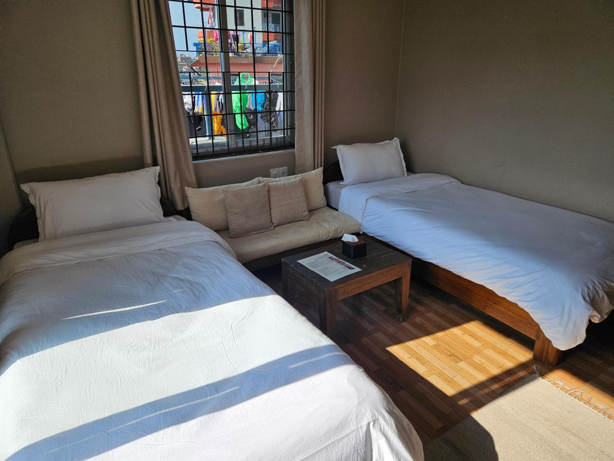 Hotel Blossom Pokhara Kültér fotó