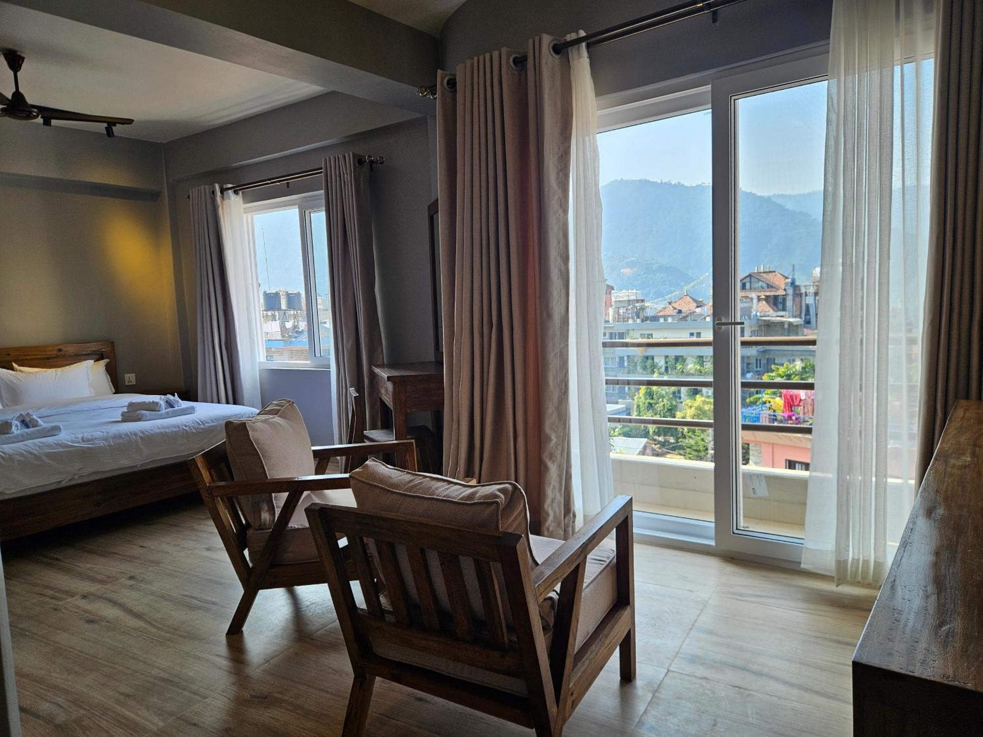 Hotel Blossom Pokhara Kültér fotó