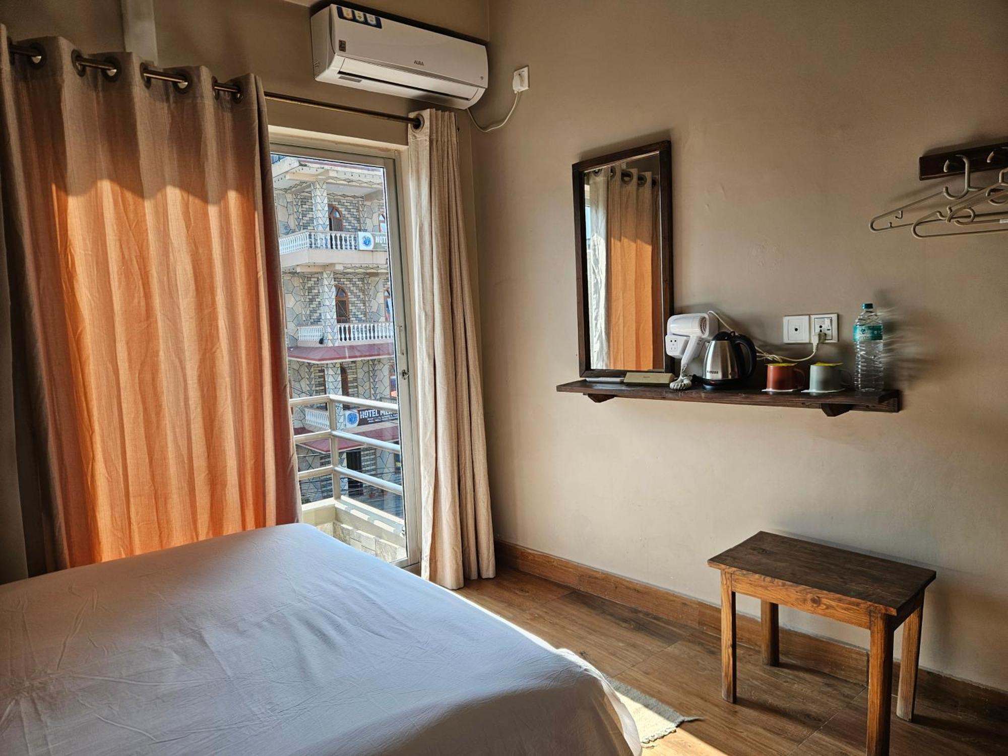 Hotel Blossom Pokhara Kültér fotó