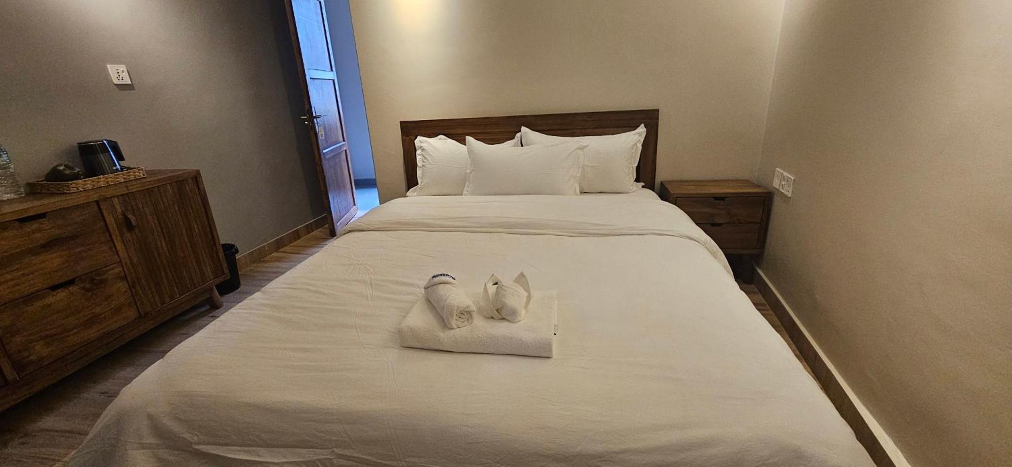 Hotel Blossom Pokhara Kültér fotó