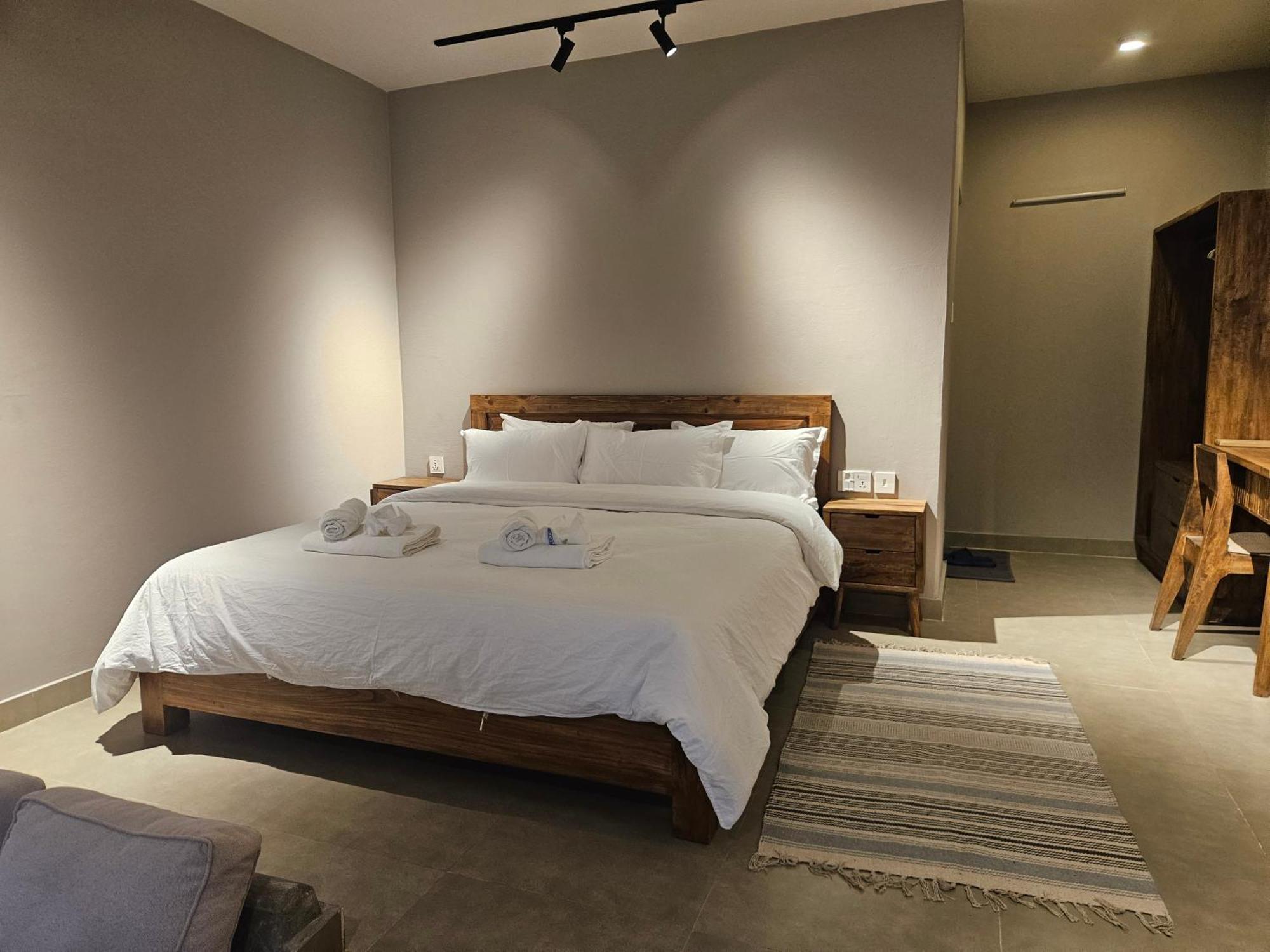 Hotel Blossom Pokhara Kültér fotó
