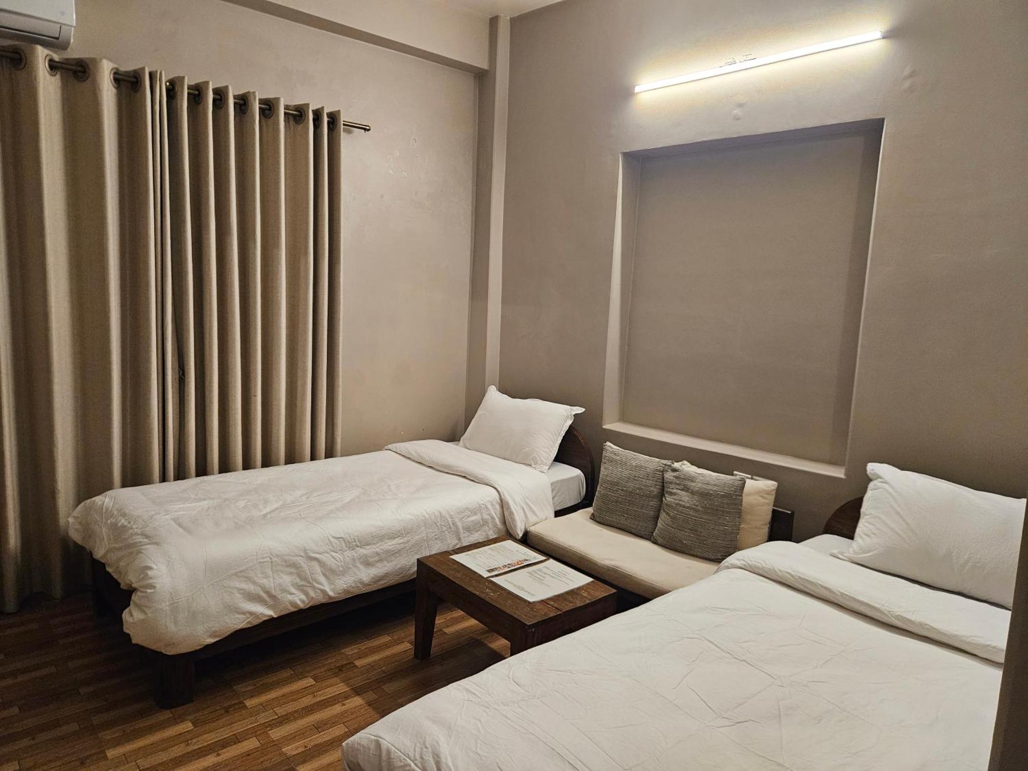 Hotel Blossom Pokhara Szoba fotó