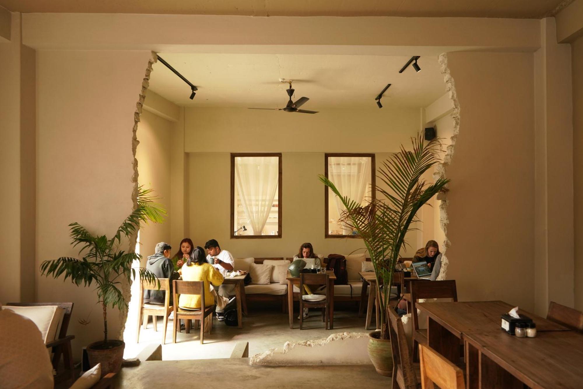 Hotel Blossom Pokhara Kültér fotó