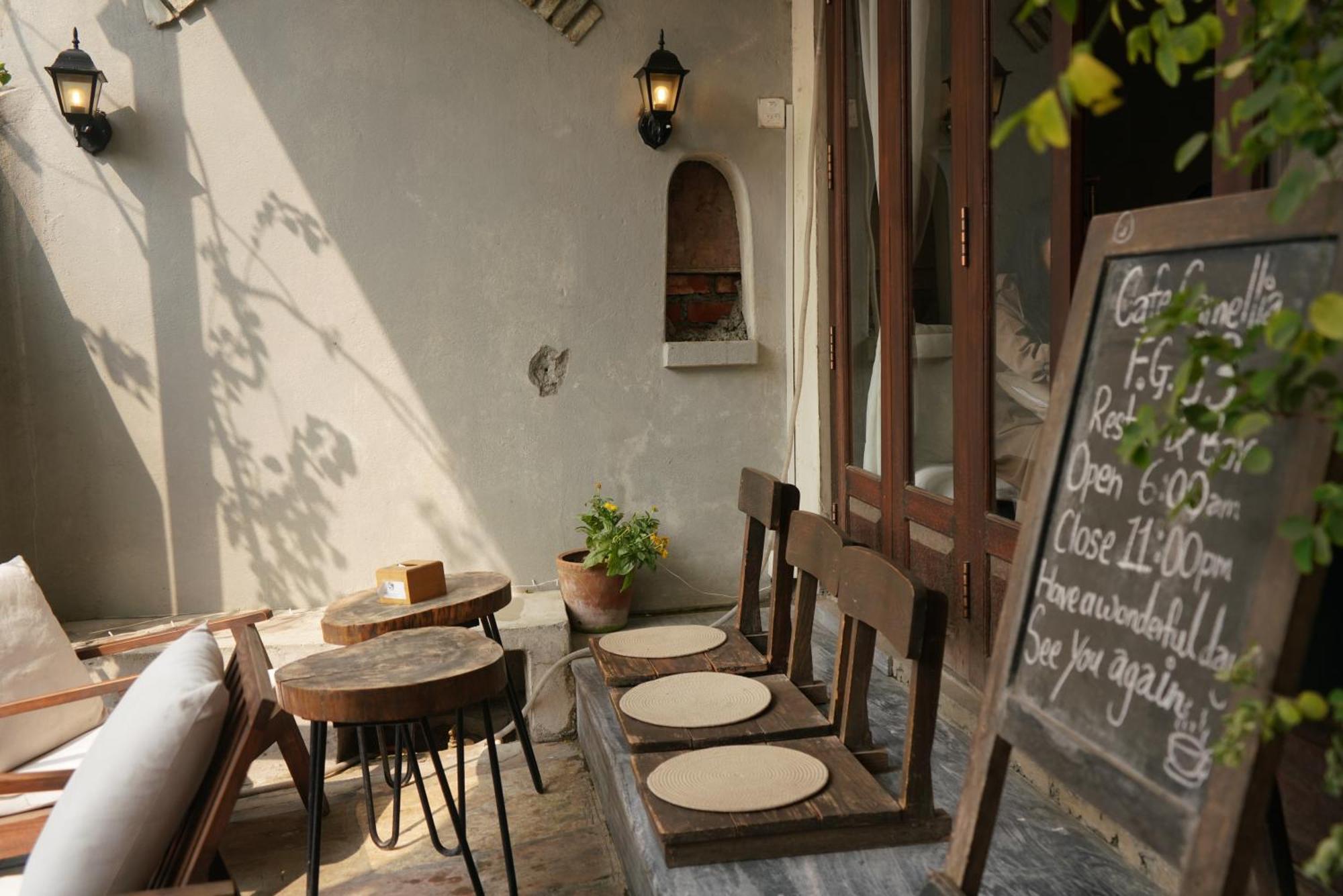Hotel Blossom Pokhara Kültér fotó