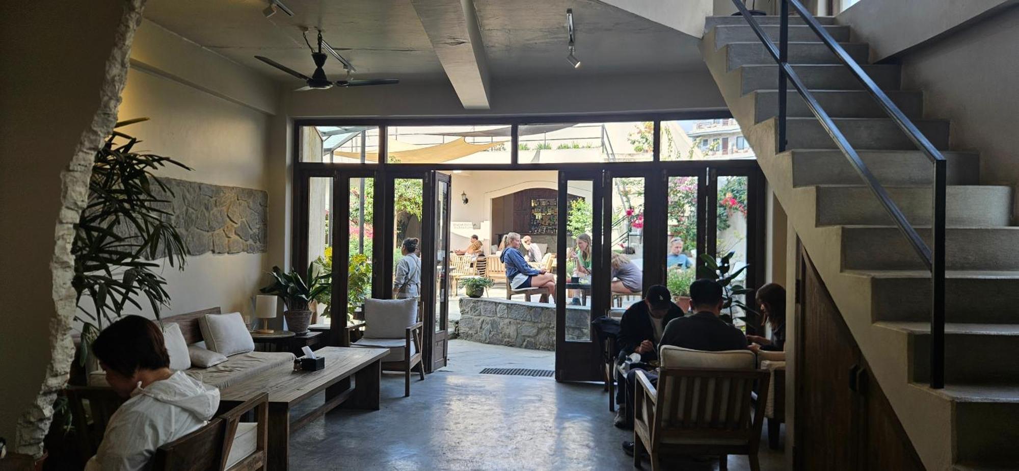 Hotel Blossom Pokhara Kültér fotó